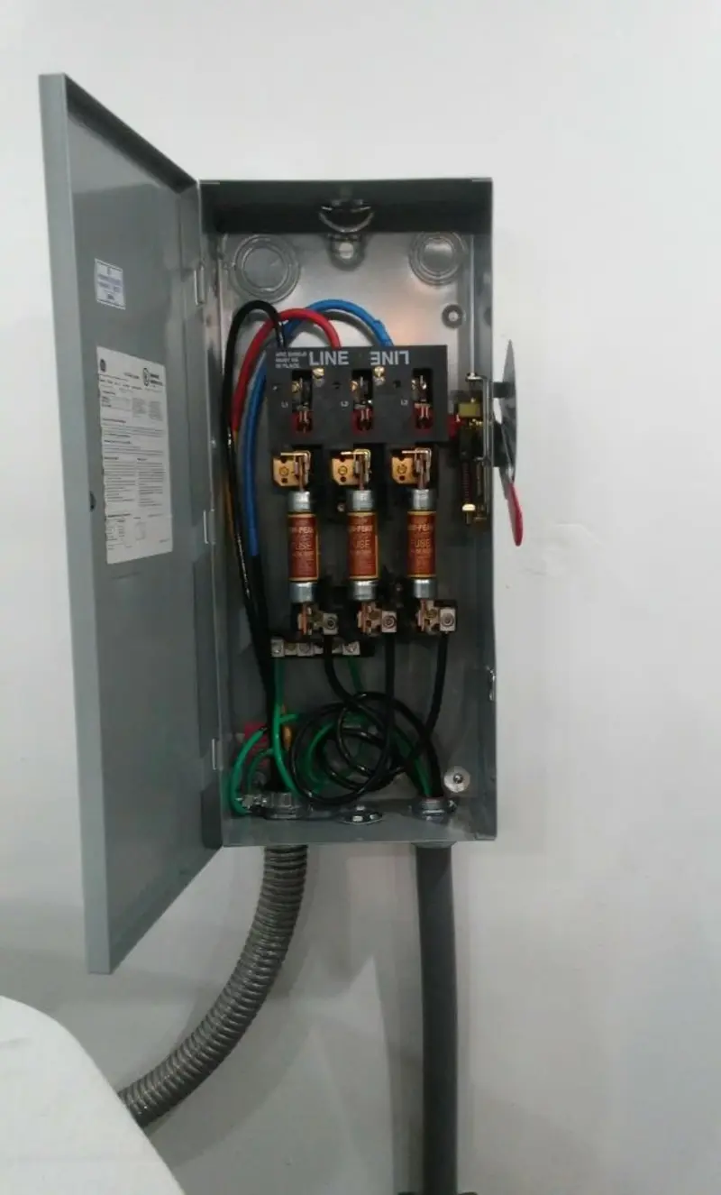 Three-phase disconnect switch installed for Smoke Detector Installation in Texarkana